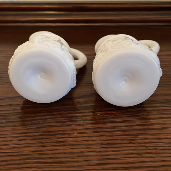 Vintage Milk Glass Westmoreland Grape Design Oil & Vinegar Cruet with Stopper - Picture 8 of 14